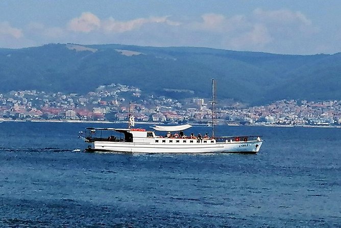 4-hour Boat Trip with Fishing, Lunch and Unlimited Drinks in Nessebar - Fishing with provided rods and equipment