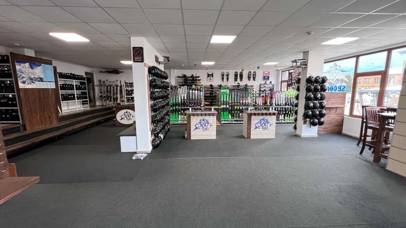 Bansko: Ski and Snowboard equipment rental - Why the shop’s gondola location matters