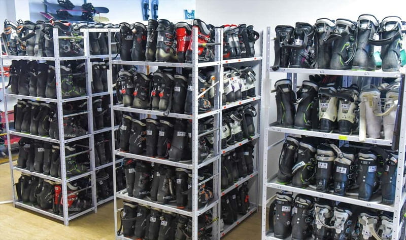 Bansko: Ski and Snowboard equipment rental - Free overnight storage makes the second day easier