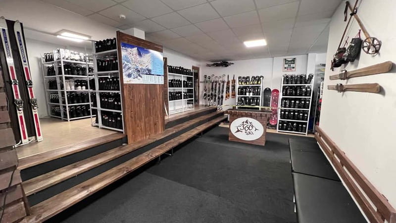 Bansko: Ski and Snowboard equipment rental - What the day looks like from shop to gondola