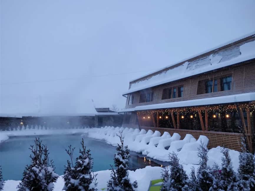 Bansko: Villa Victoria Thermal Pool Escape - The mountain setting adds to the appeal