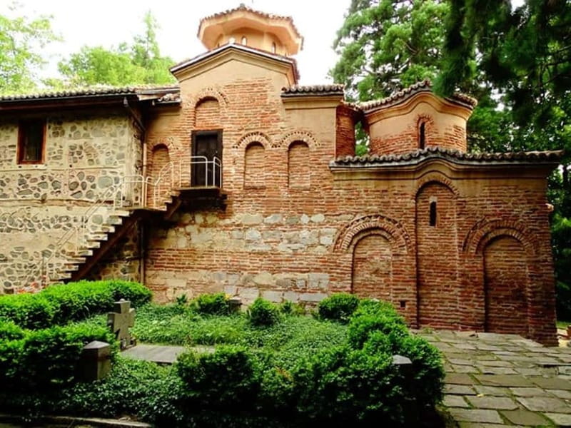 Bulgaria and Serbia Full Day Tour from Sofia - Comparing the frescoes at both churches