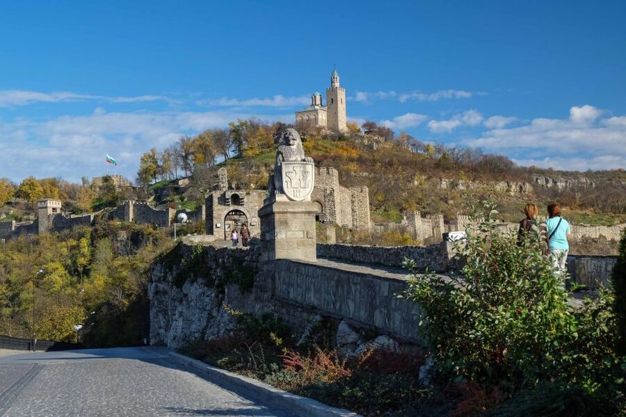 Day Trip to Bulgaria and Veliko Tarnovo from Bucharest - Veliko Tarnovo and the climb to Tsaravets Fortress