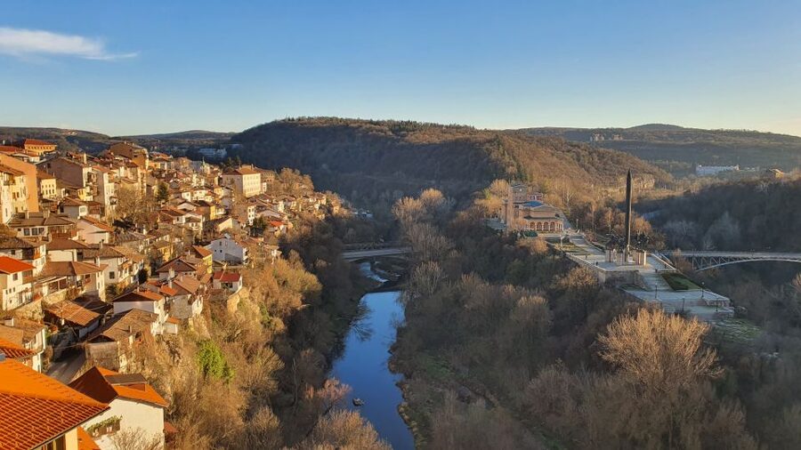 From Bucharest: Bulgaria 1-Day Tour - One hour in Veliko Tarnovo