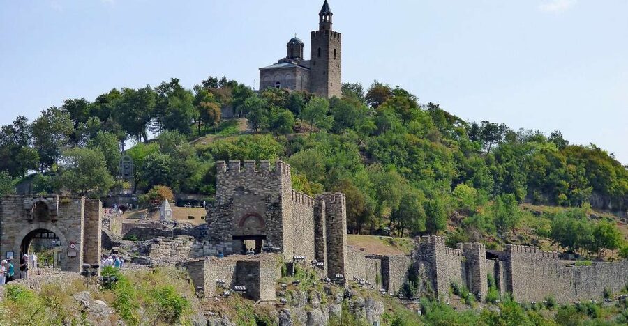 From Bucharest: Day Trip to Medieval Marvels of Bulgaria - What the guides add to the day