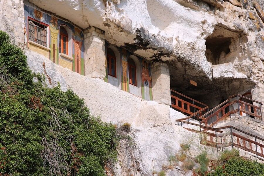 From Bucharest: Small Group Day Trip to Medieval Bulgaria - The essential points at a glance