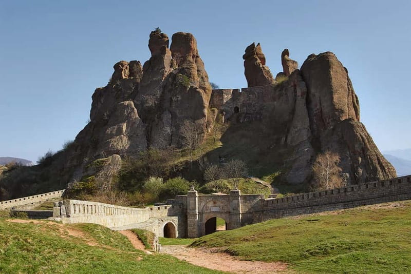 From Sofia: Belogradchik Rocks & Venetsa Cave Full-Day Tour - Belogradchik Fortress among the sandstone towers