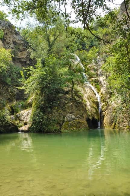 Full day waterfalls and caves around Veliko Tarnovo - What the private format adds
