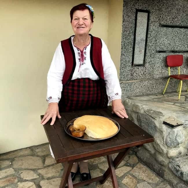 Gorno Draglishte: Local Folklore Experience w/ Food Tasting - Meeting the local grandmothers