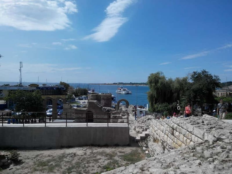 Nessebar: 4-Hour Boat Tour incl. Fishing, Lunch & Drinks - Lunch on deck, with fish and chicken options