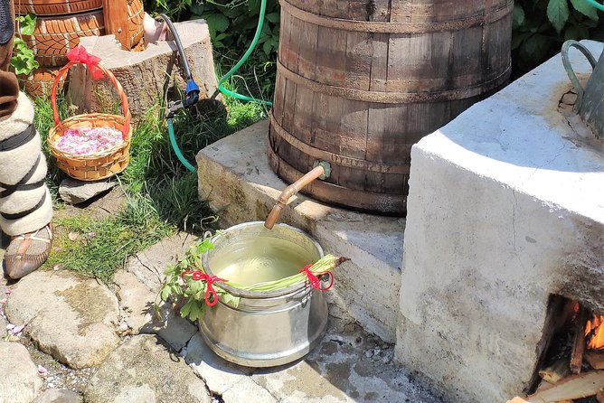 Picking Roses Workshop & Extracting Rose Oil in the Rose Valley - What the private format adds