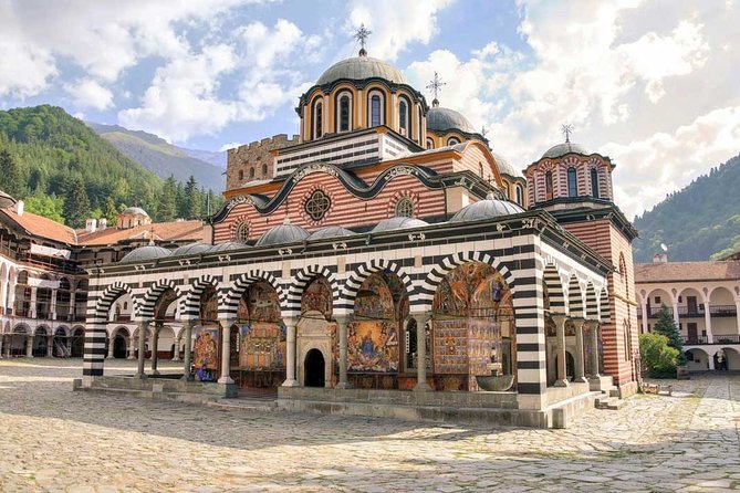 Private Transfer from Sofia Airport SOF to Sofia in Business Car - How the private format changes your arrival