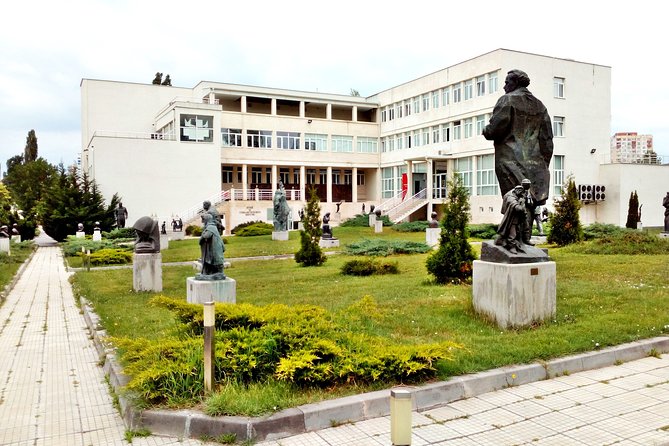 Self-guided Tour in the Museum of Socialist Art - Arriving at 7 Lachezar Stanchev Street