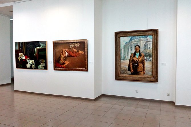 Self-guided Tour in the Museum of Socialist Art - The real cost: $8.33 plus admission