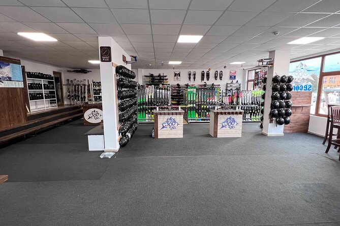 Ski and Snowboard Rental in Bansko - Why the Pirin Street location matters