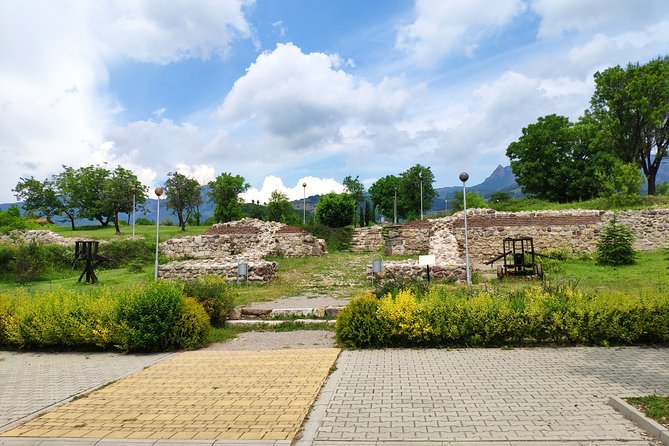 Skip the Line: Medieval Tuida Fortress tours - What the English guide adds