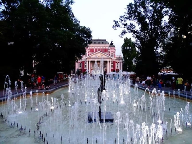 Sofia Afternoon Walking Tour with Wine and Food Tasting - Banya Bashi Mosque and the city’s mixed traditions