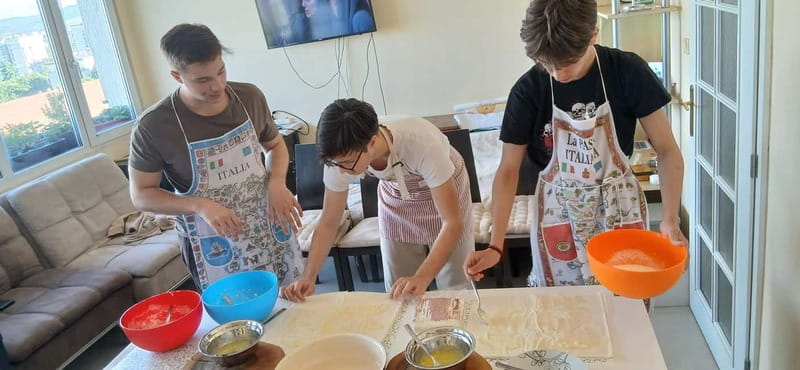 Sofia: Banitsa Pastry Class with a Local with Bulgarian Wine - Entering the Top-Floor Apartment