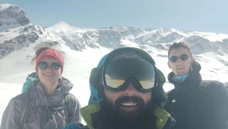 Sofia: Black Peak-Vitosha Mountain Snowshoeing Day Trip - Learning to walk in snowshoes