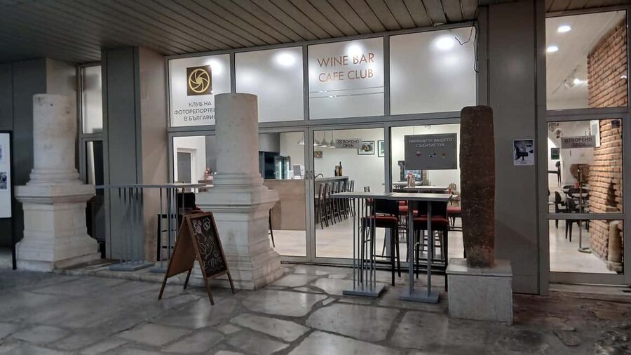 Sofia: Bulgarian Yogurt Tasting in Ancient Ruins - Eating on the Decumanus Maximus