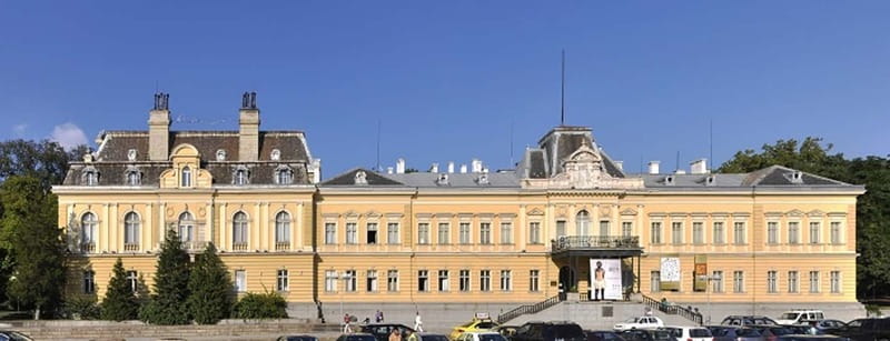 Sofia by Night: Panoramic City Tour and Folklore Dinner - Who should book this Sofia night tour?