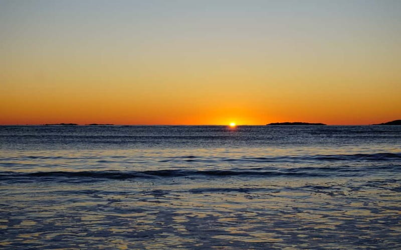 Sunny Beach: Sunset Catamaran Cruise with Dinner & Prosecco - Nessebar after dark and the return across the bay
