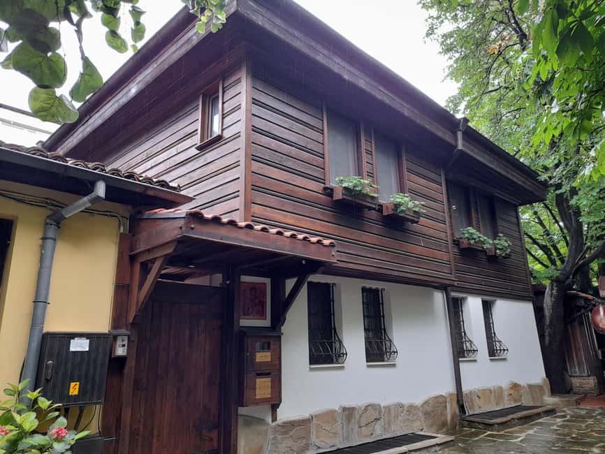 Varna Echoes: Flavors, Footsteps, Tales & Wine tasting - Walking comfort, timing, and weather