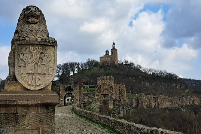 Veliko Tarnovo and Arbanasi day tour from Sofia with pickup - Walking through Tsarevets Fortress